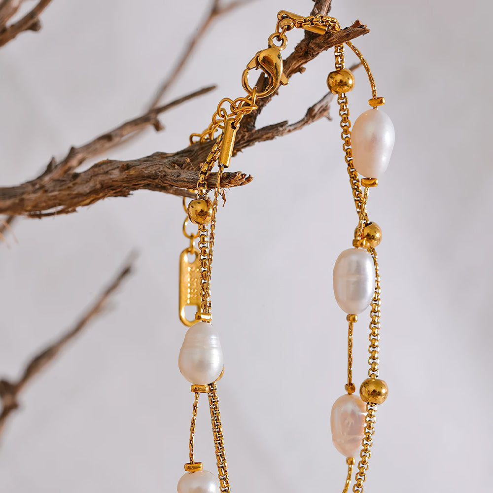 Pulseira Feminina Dourada de Pérolas Naturais Dupla - Banhada a Ouro 18k, detalhe do fecho