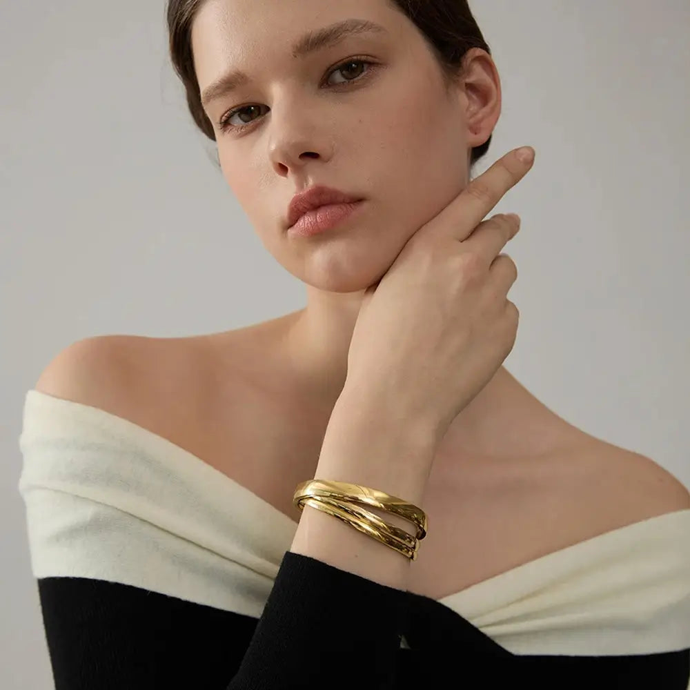 Bracelete Minimalista Auriah em Aço Inoxidável 316L - Banhado a Ouro 18k Veliur
