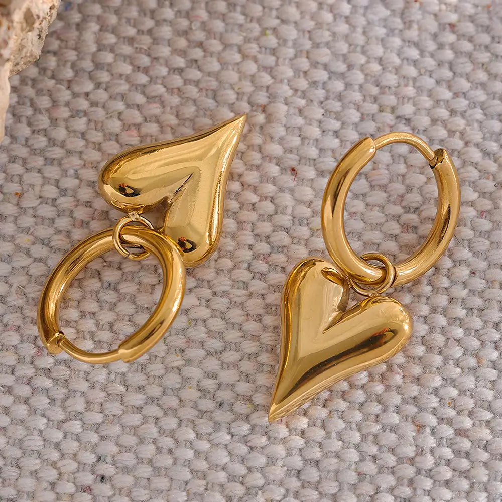 Brinco Argola Feminino Dourado com Pingente de Coração Coraelle - Banhado a Ouro 18k