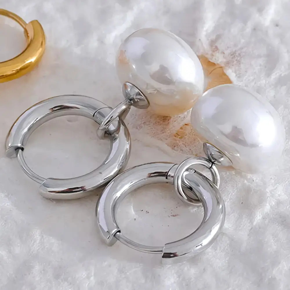 Brinco Feminino Argola Prata com Pingente de Pérola Aurielle - Banhado a Platina