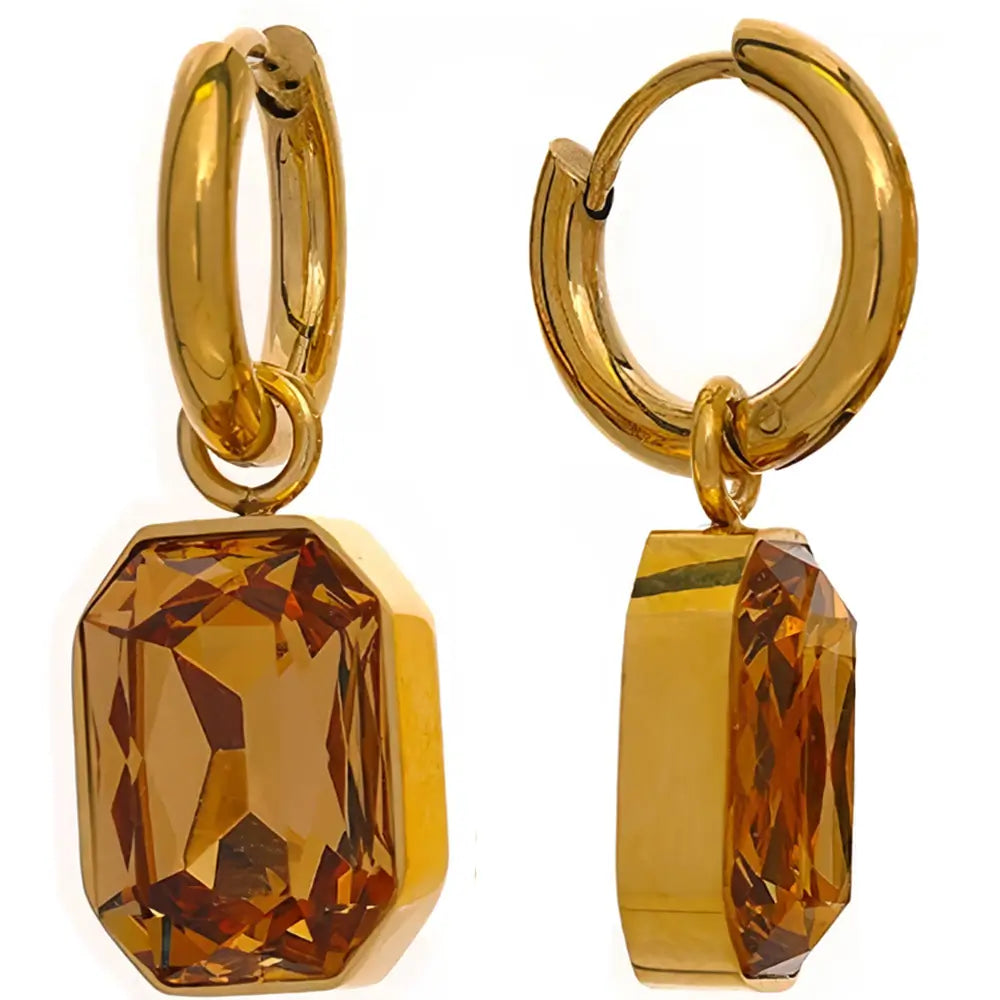 Brinco Feminino Argola Dourada com Pingente de Zircônia Corte Esmeralda Elina - Banhado a Ouro 18k, detalhes da lateral e da frente