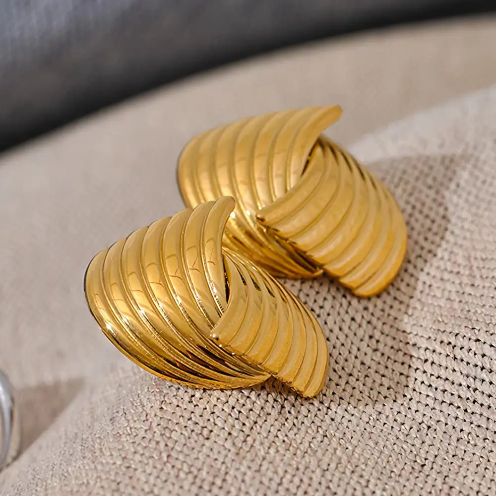 Brinco Feminino Dourado Asas em Linhas Eluar - Banhado a Ouro 18k