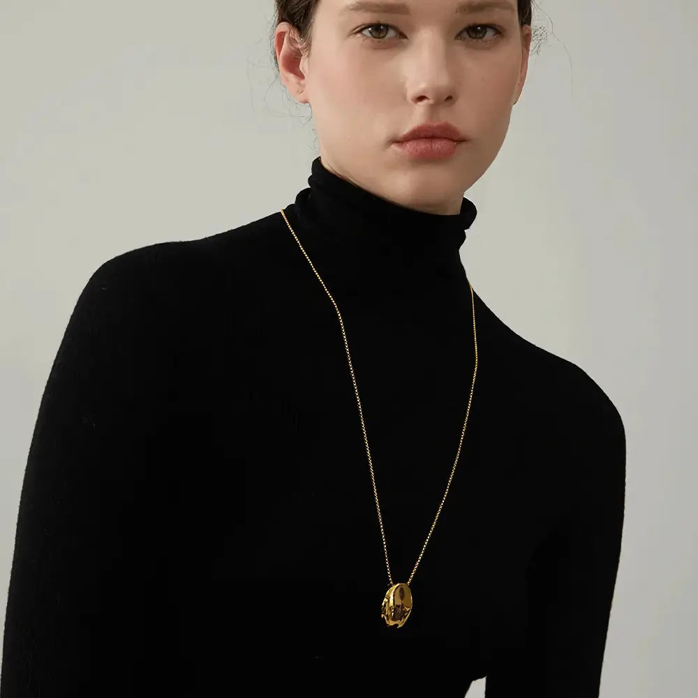 Colar Feminino Dourado de Corrente Veneziana longo com visual refinado e textura suave