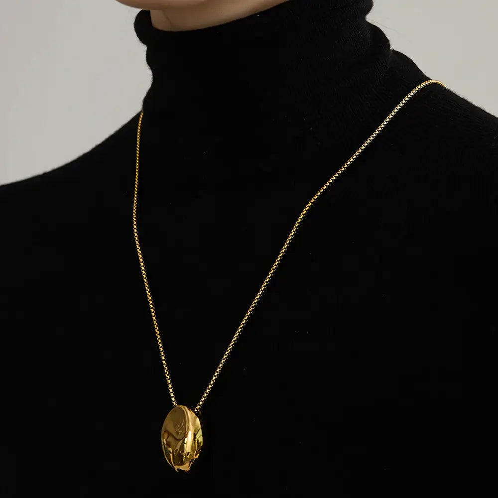 Colar Feminino Dourado de Corrente Veneziana longo com design delicado e brilho sofisticado