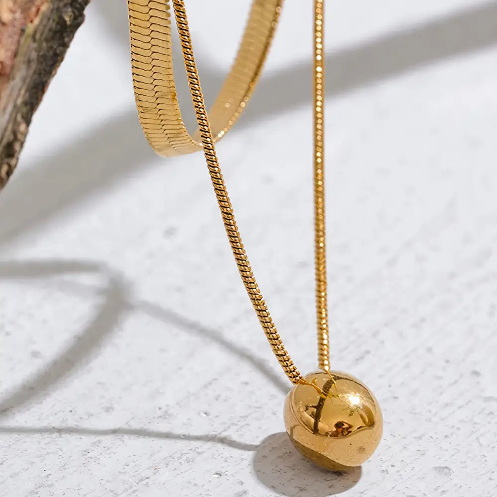 Colar Feminino Dourado duplo malha snake e rabo de rato com brilho sofisticado em fundo claro