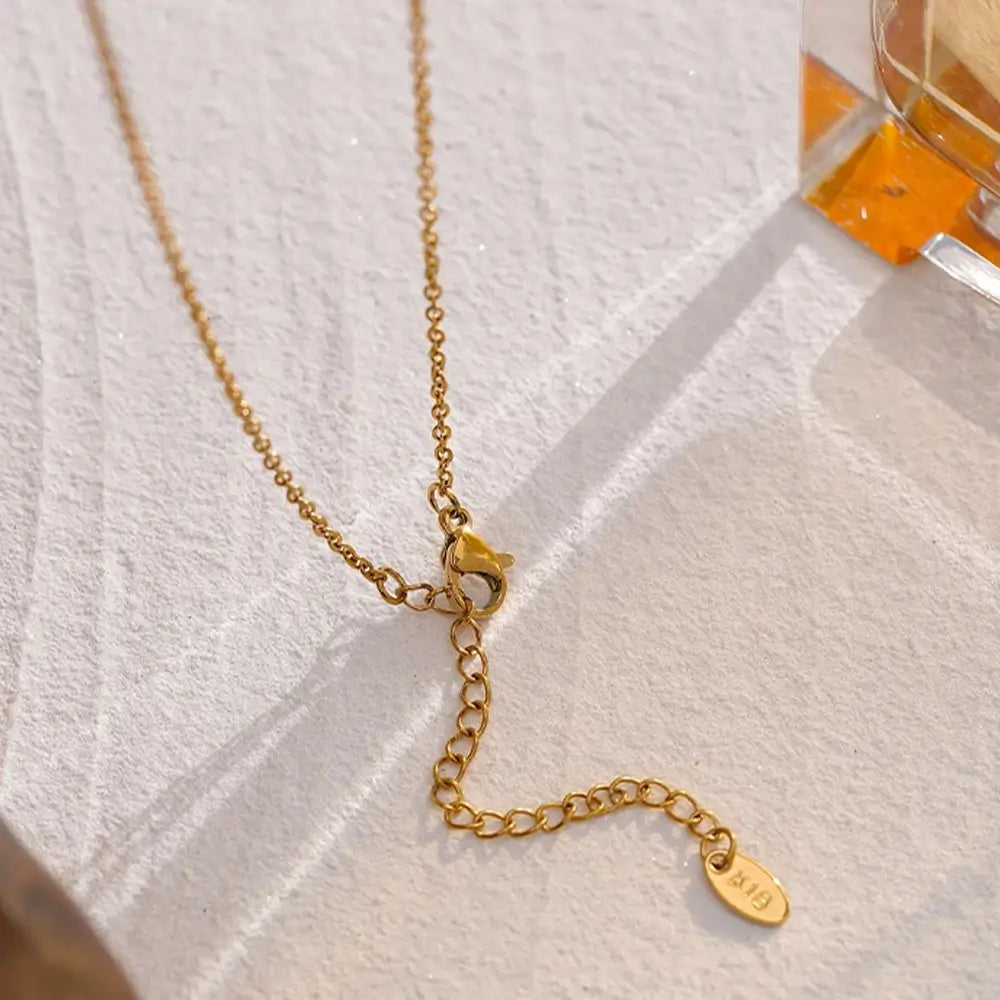 Colar Feminino Dourado Elos Redondos com Pingente de Sol Heliora - Banhado a Ouro 18k