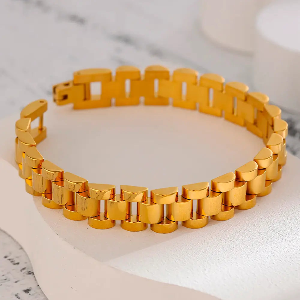 Pulseira Feminina Dourada de Corrente Vellore - Banhada a Ouro 18k, fundo neutro