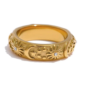 Anel Feminino Dourado com Zircônias, Sol, Lua e Estrelas Celestina - Banhado a Ouro 18k