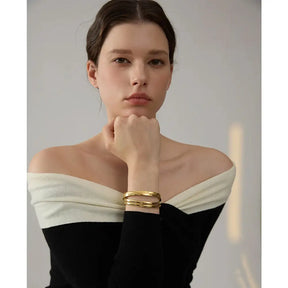 Bracelete Minimalista Auriah em Aço Inoxidável 316L - Banhado a Ouro 18k Veliur