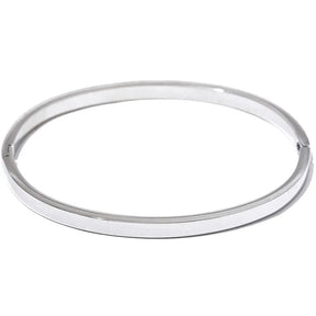 Bracelete Prata Feminino rígido minimalista com superfície lisa e brilho platinado