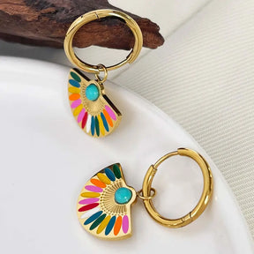 Brinco Feminino Argola Dourada com Pingente de Leque Élancée - Banhado a Ouro 18k, fundo neutro