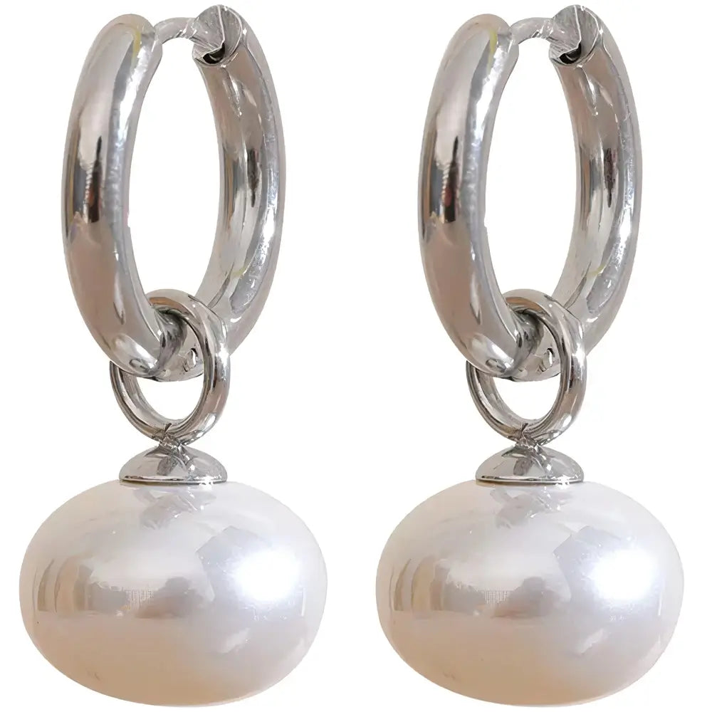 Brinco Feminino Argola Prata com Pingente de Pérola Aurielle - Banhado a Platina, fundo branco
