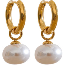 Brinco Feminino Argola Dourada com Pingente de Pérola Aurielle - Banhado a Ouro 18k