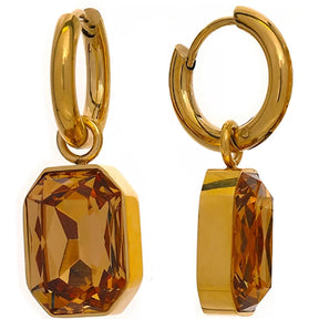 Brinco Feminino Argola Dourada com Pingente de Zircônia Corte Esmeralda Elina - Banhado a Ouro 18k, detalhes da lateral e da frente
