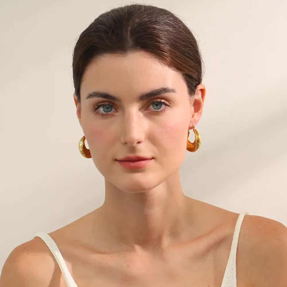 Brinco Feminino Argola Dourada Elisse, brilho intenso em look sofisticado