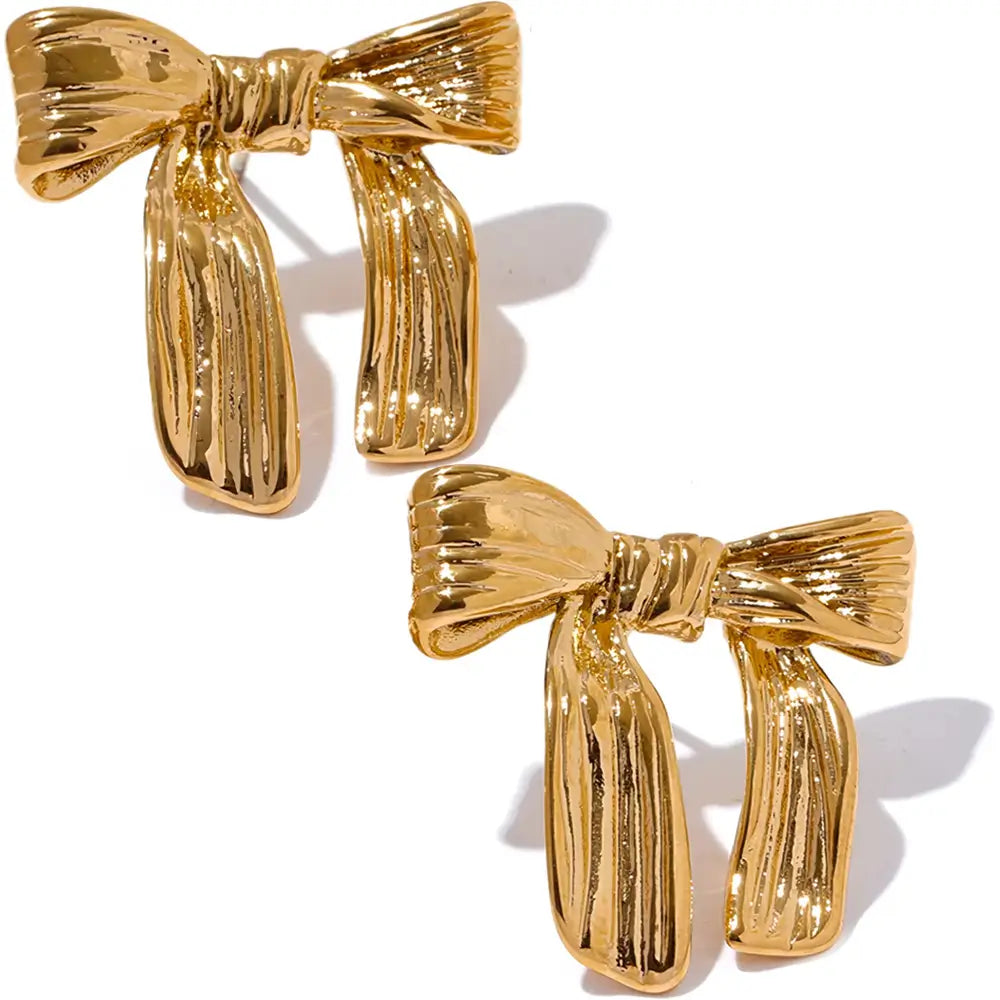 Brinco Feminino Dourado laço texturizado com acabamento espelhado e delicado