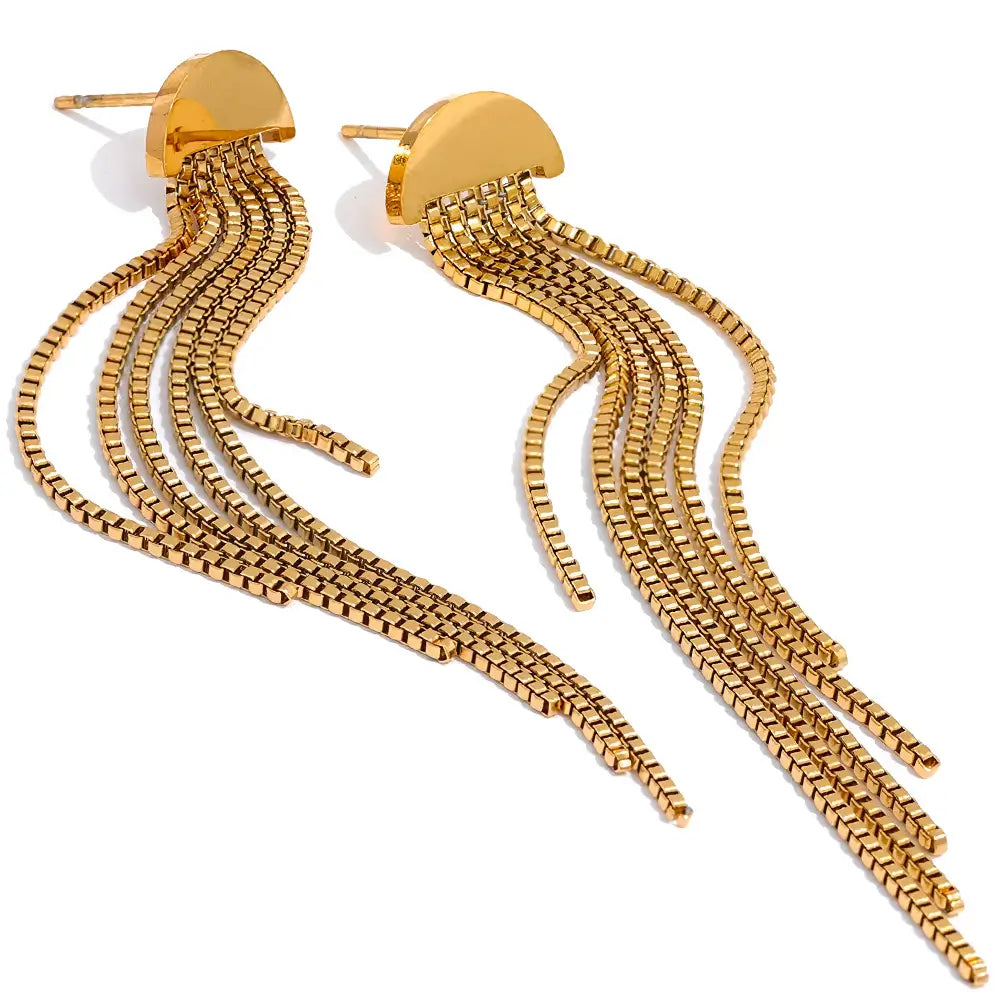 Brinco Feminino Dourado pendente com borla detalhada e brilho uniforme