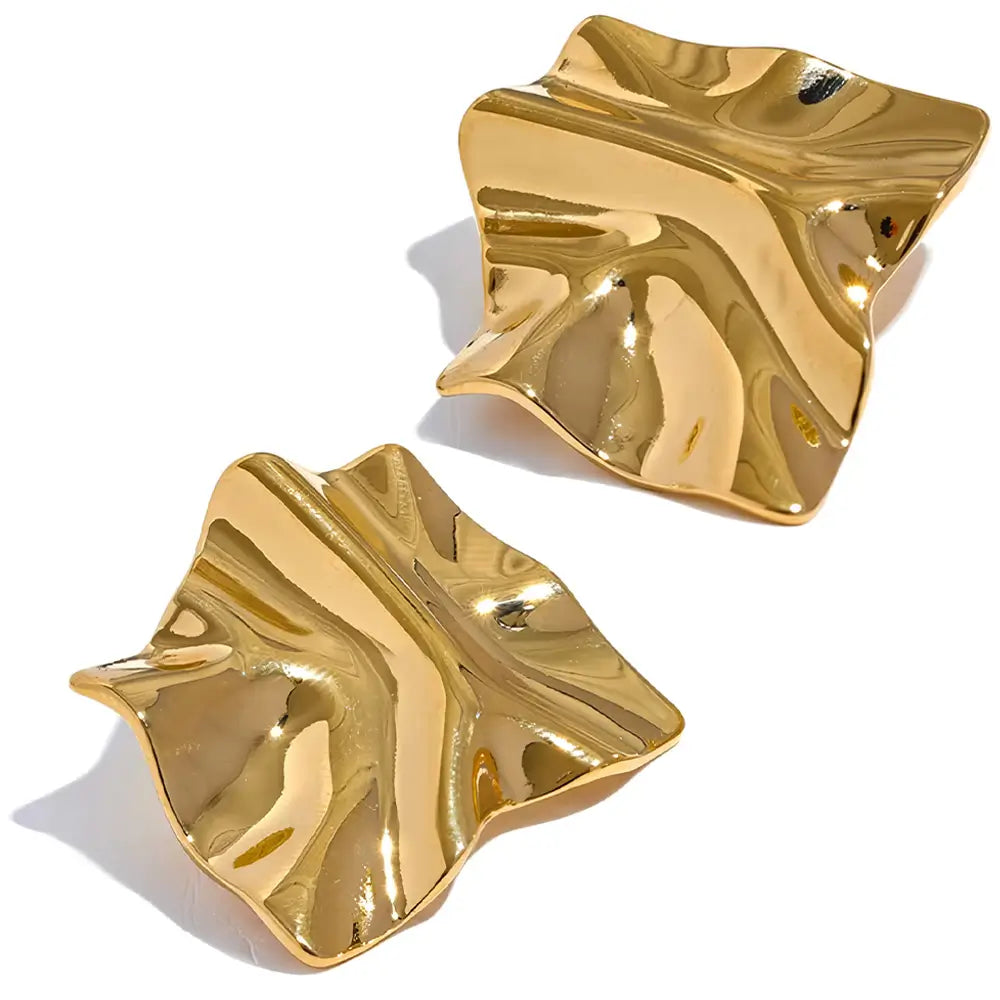 Brinco Feminino Dourado quadrado ondulado com acabamento espelhado e forma fluida