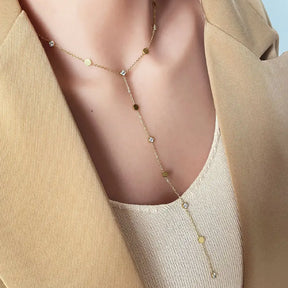 Colar em Y Liriane com Elos Pequenos e Zircônias - Banhado a Ouro 18k Veliur