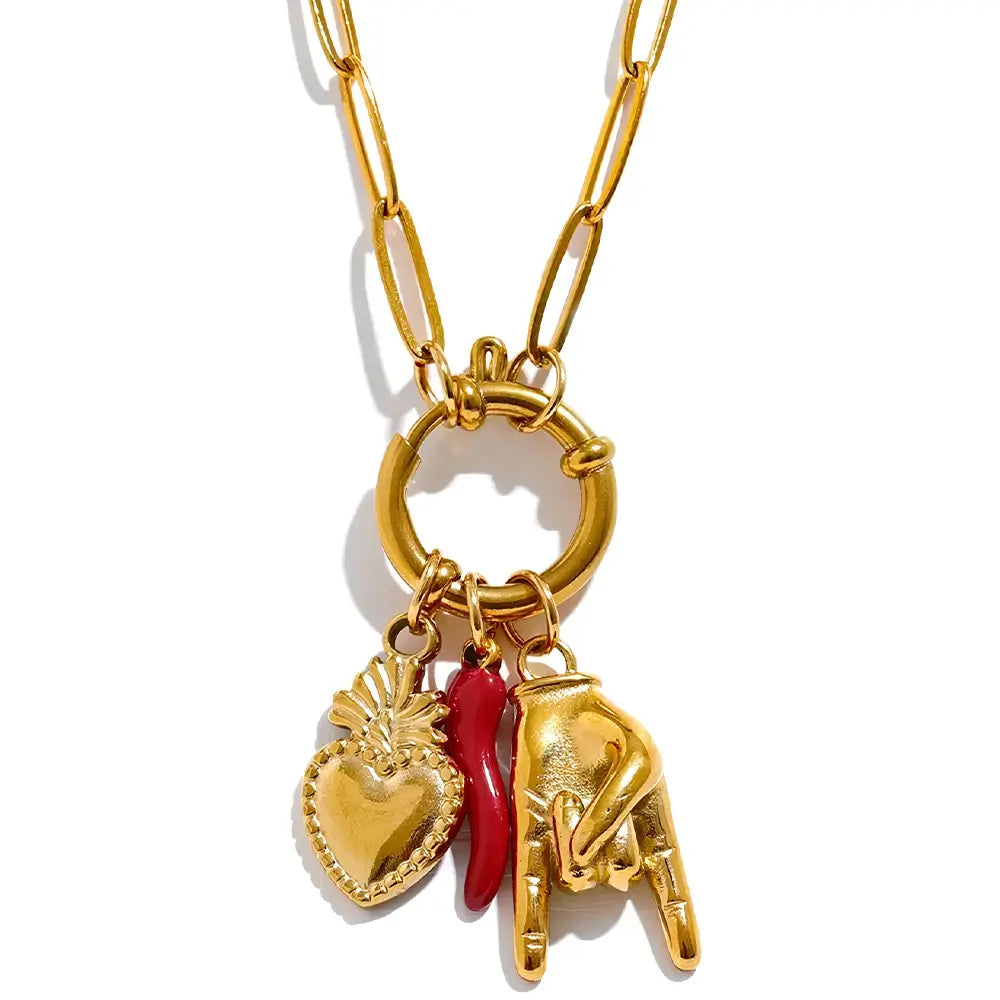 Colar Feminino Dourado com coração e berloques Melina, acabamento brilhante em fundo branco