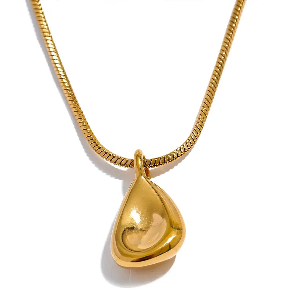 Colar Feminino Dourado corrente rabo de rato com pingente abstrato Luriane em fundo branco com acabamento brilhante
