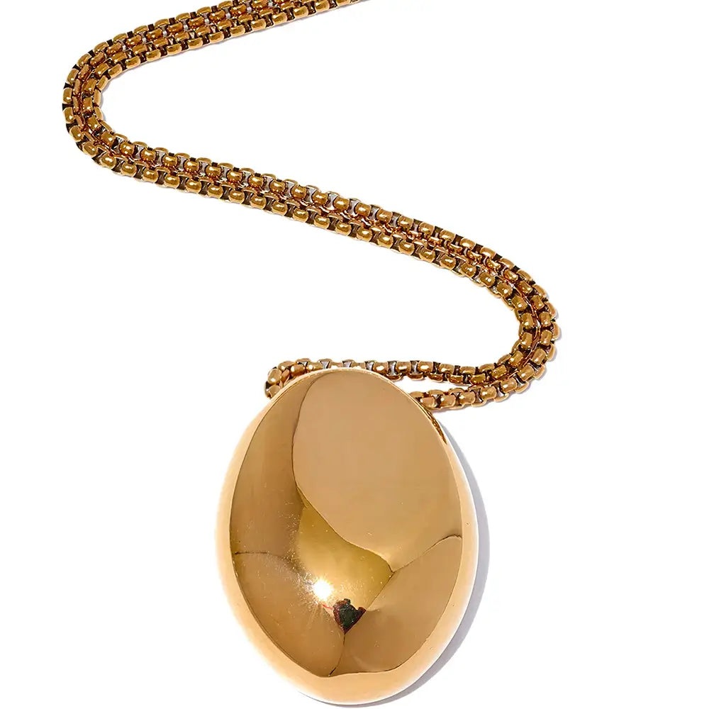Colar Feminino Dourado de Corrente Veneziana longo com pingente oval Liora, acabamento brilhante e textura lisa