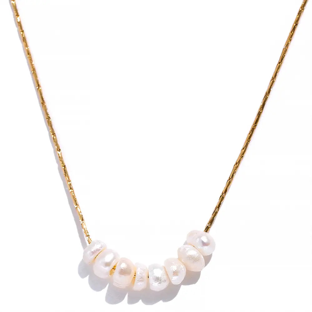 Colar Feminino Dourado delicado com pérolas naturais, acabamento polido e banho ouro 18k
