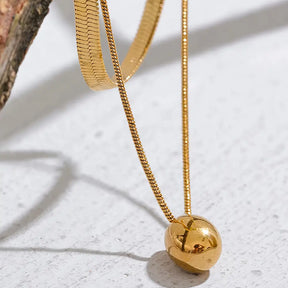 Colar Feminino Dourado duplo malha snake e rabo de rato com brilho sofisticado em fundo claro