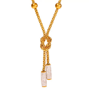 Colar Feminino Dourado nó com pingente de strass e contas, polido em fundo branco