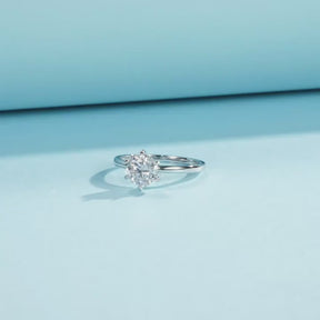 Vídeo em rotação do Anel Solitário em Prata 925 com Moissanite 1 CT e Banho a Platina Eternalis Veliur