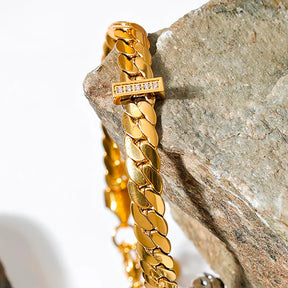 Pulseira Feminina Dourada Corrente Cubana com Zircônias Havana - Banhada a Ouro 18k, detalhes frontal