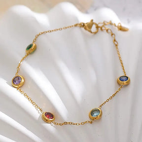 Pulseira Feminina Dourada de Elos e Zircônias Tingidas Mirella - Banhada a Ouro 18k, fundo neutro